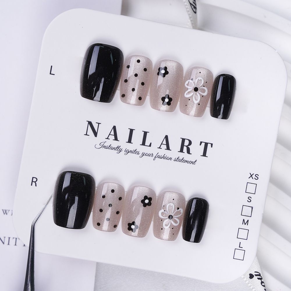 Künstlerisches Press-On Nagelset mit floralem und gesprenkelt Design Brehn