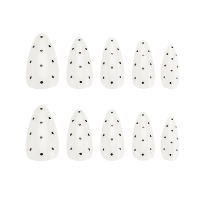 Kunstvolle Nagelverlängerungen mit Polka-Dots Brehn