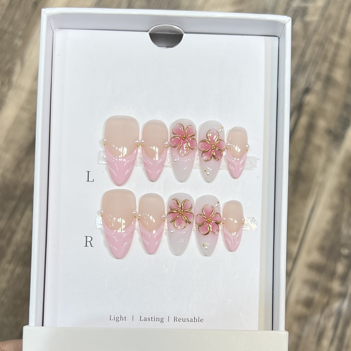 Artisan Floral-Themed Press-On Nails Set Brehn