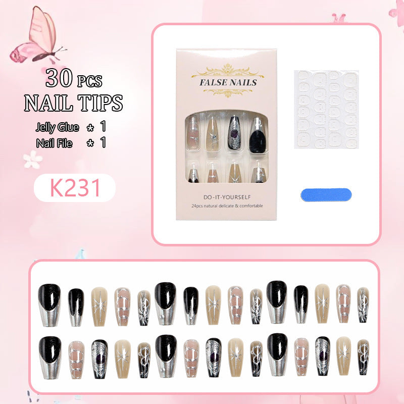 Kunstvolle Nagelspitzen mit eleganten Mustern Brehn