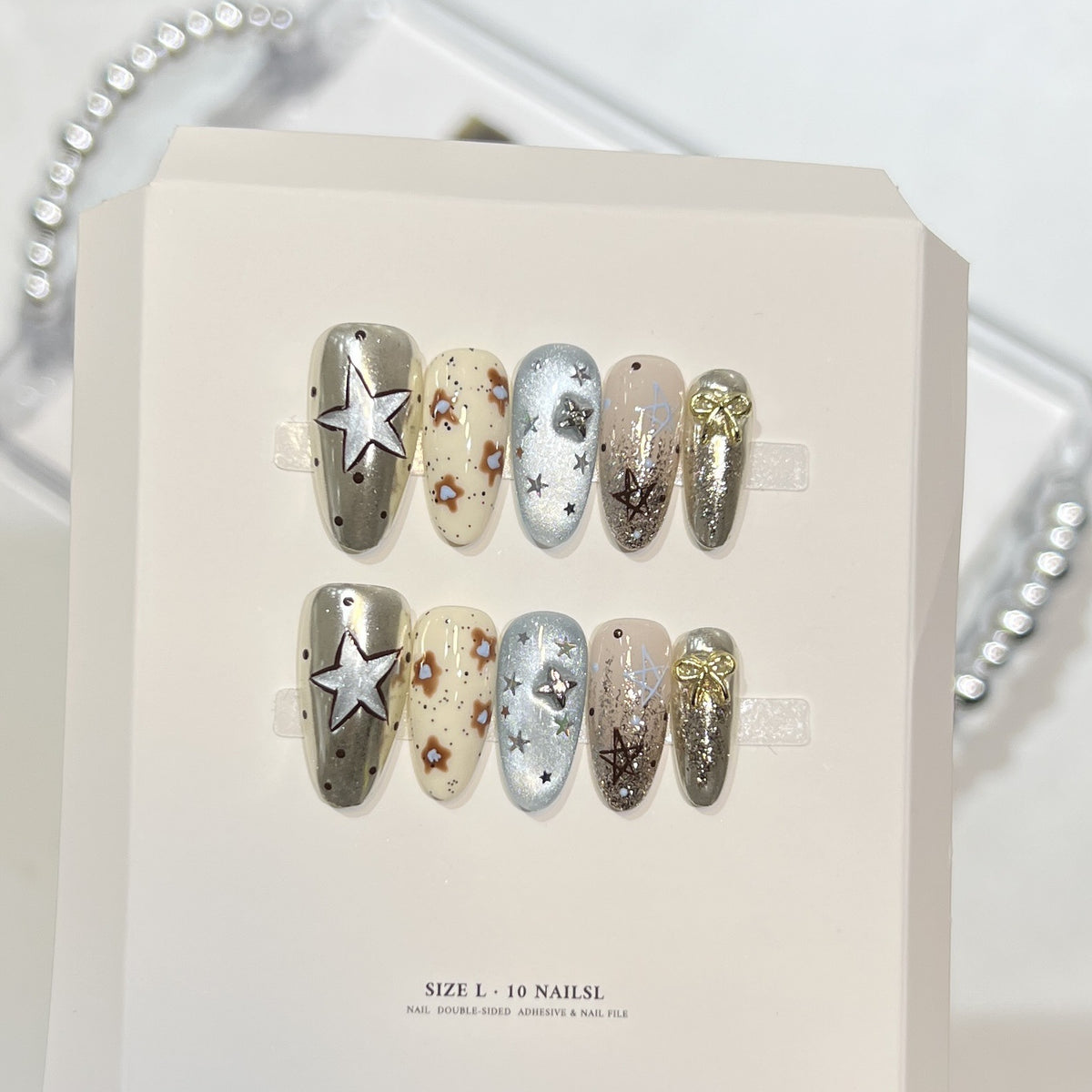 Themen Press-On Nagelkunstset mit Hello Kitty Designs Brehn