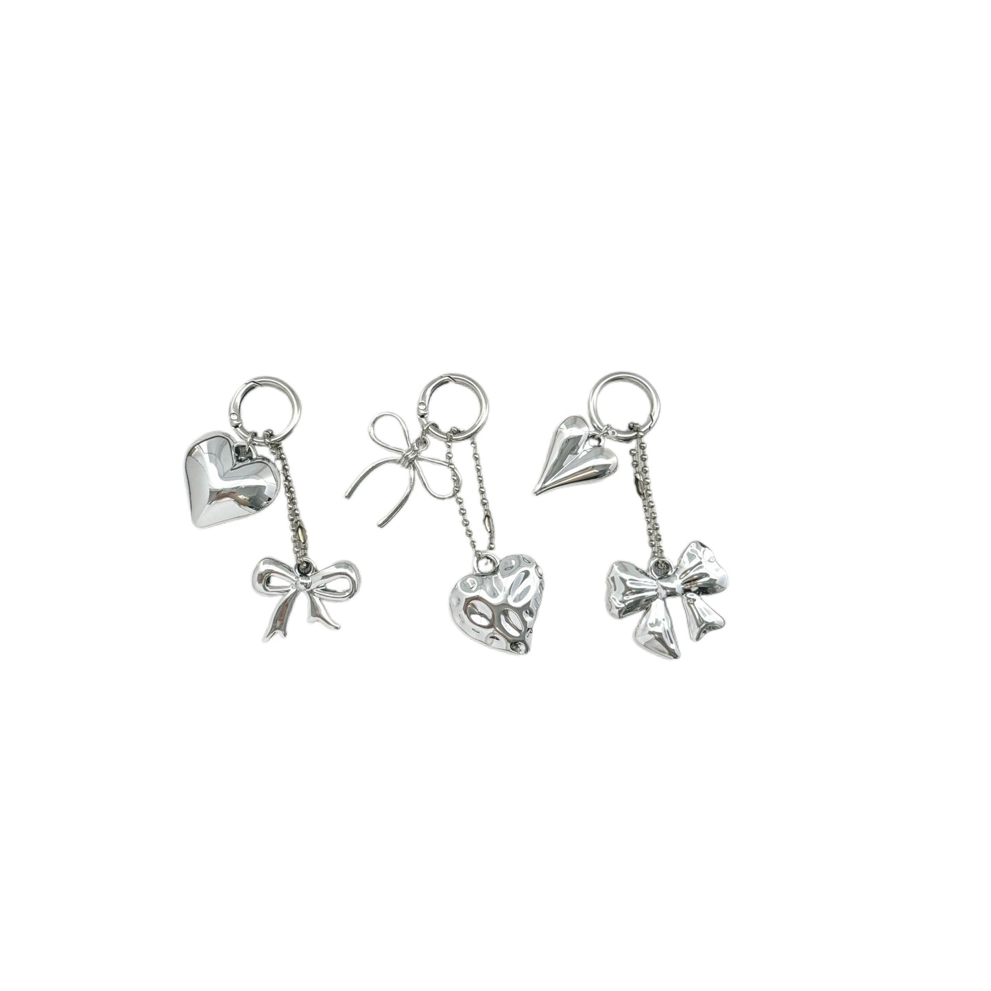 Herzförmiger Charm-Schlüsselanhänger mit Schleife Brehn