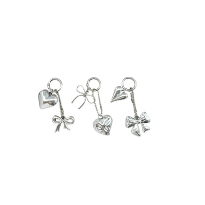 Herzförmiger Charm-Schlüsselanhänger mit Schleife Brehn