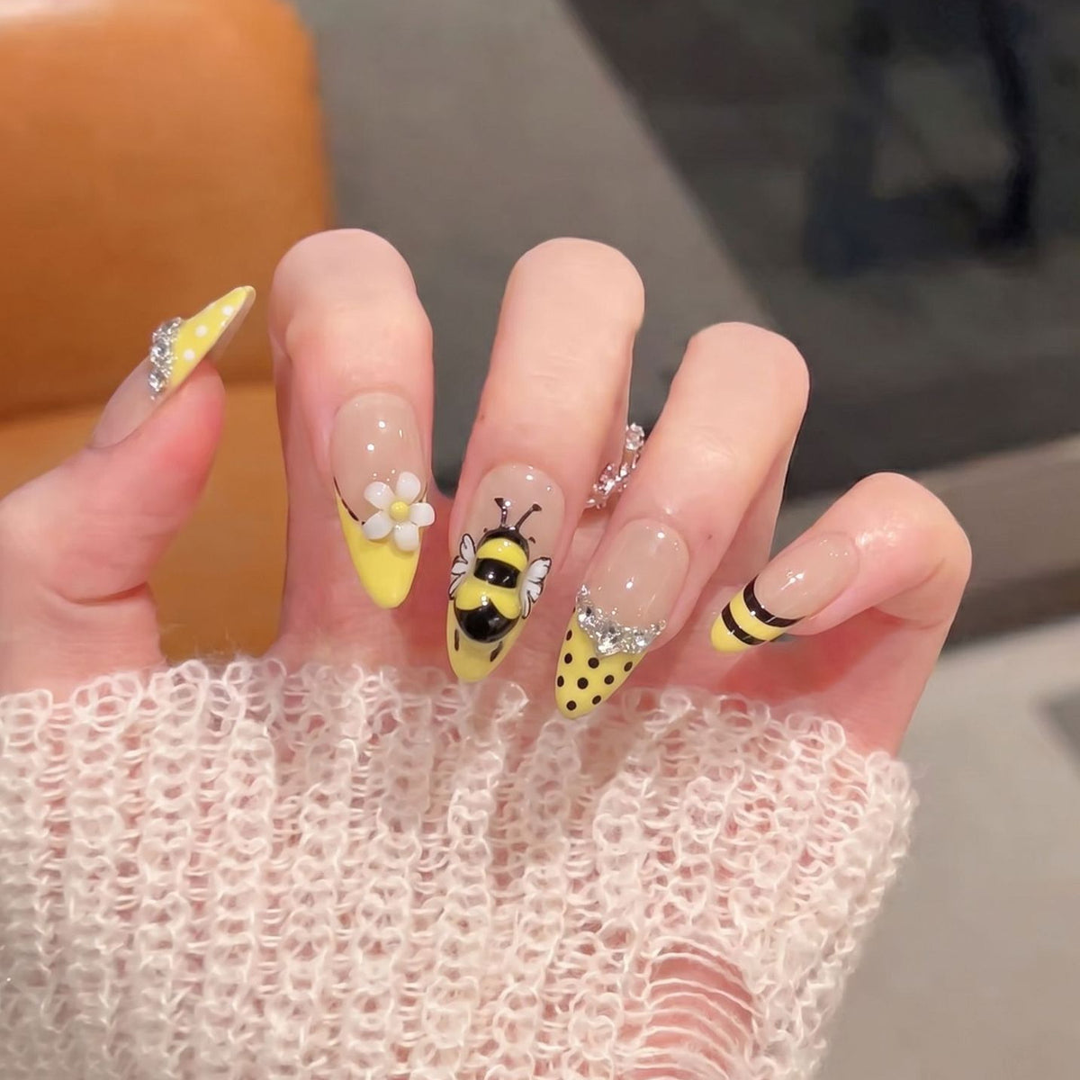 Künstlerisches Bienen-Motiv Press-On Nagelset Brehn