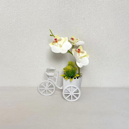 Dekorativer Fahrrad-Blumentopf mit Kunstorchideen-Arrangements für Dekor