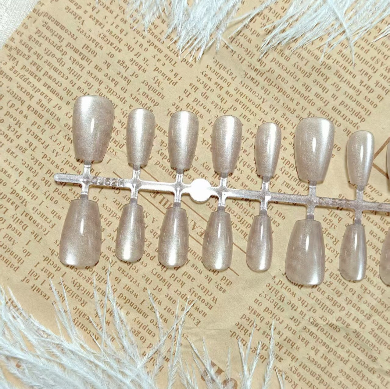 Kunstnägel im eleganten Nude-Glitzer-Design Brehn
