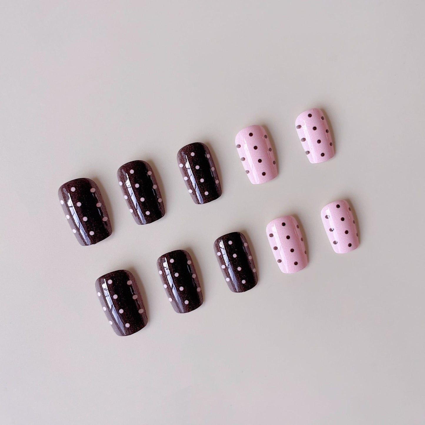 Kunstnagelset mit verspielten Motiven und hochwertigen Verzierungen Brehn