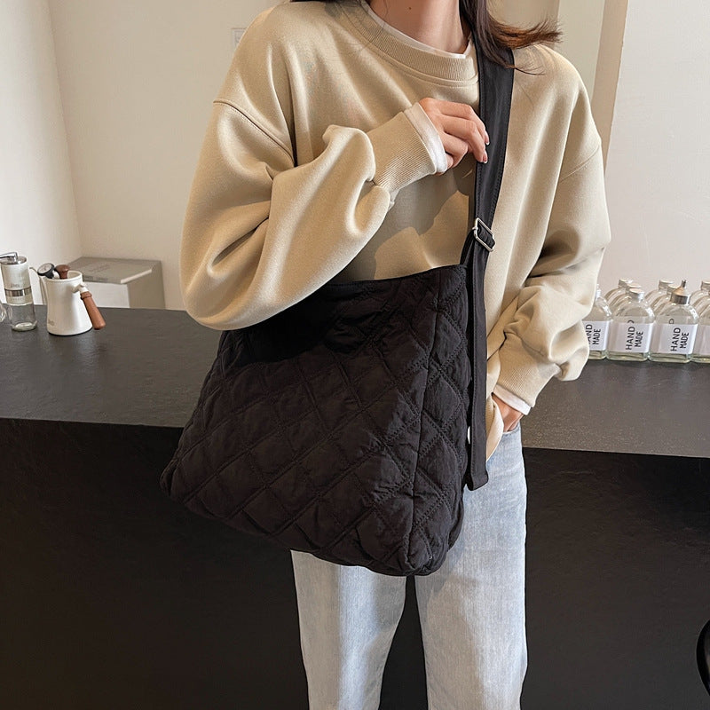Gestepptes Weiches Stoff Schultertasche Brehn