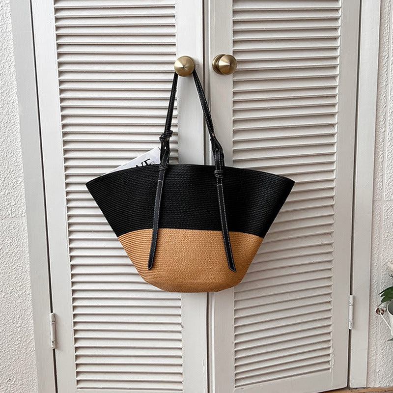 Damen Elegante Handtasche aus geflochtenem Naturmaterial mit luxuriösen Ledergriffen Brehn
