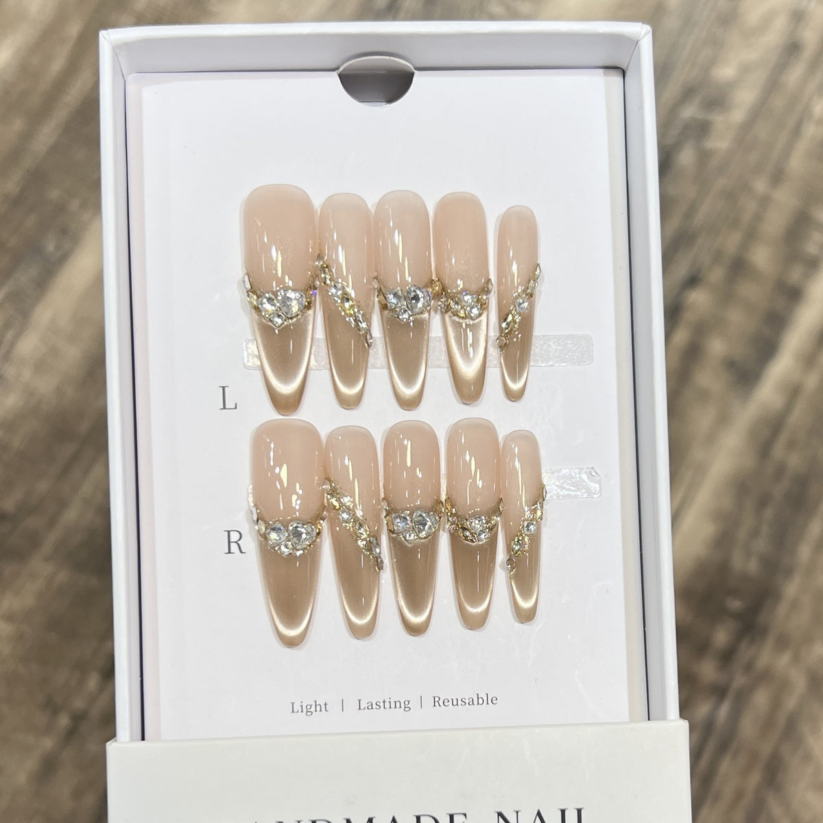 Elegantes Stiletto Press-On Nail Set mit Rhinestones-Design Brehn