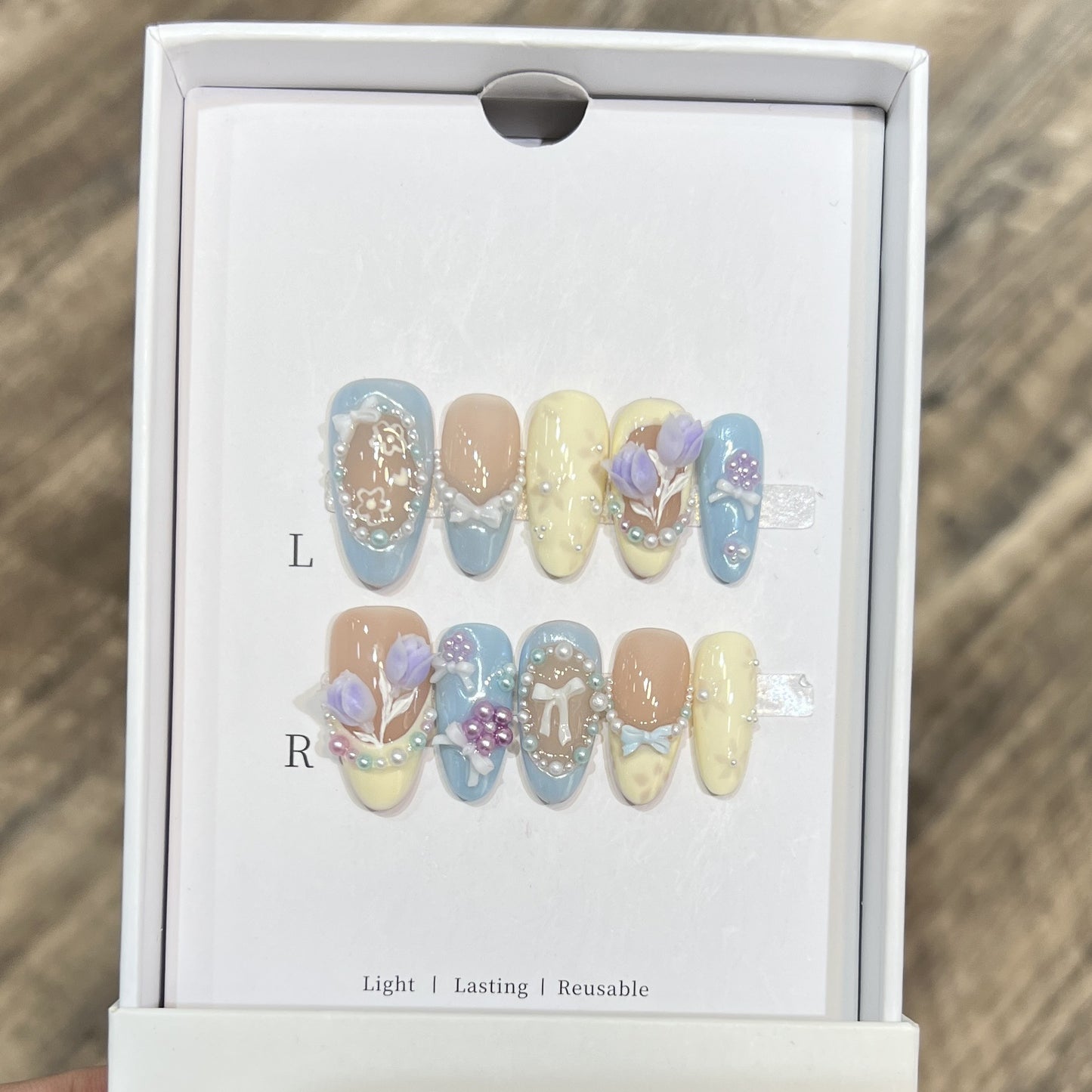 Dekorativer Floral Stiletto Press-On Nail Set Brehn