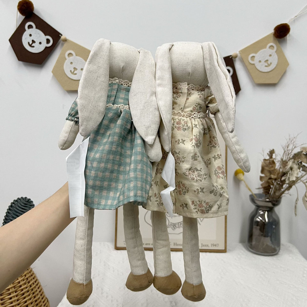 Handgefertigte Leinenhase-Rag Doll mit langen Ohren und Gingham-Kleid