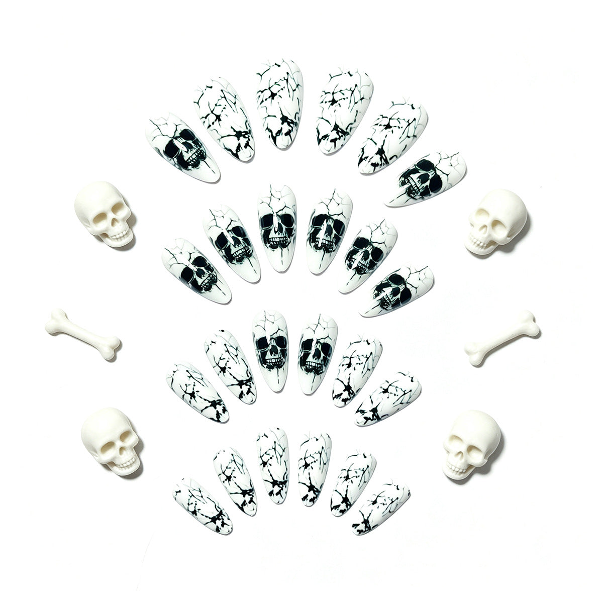Kunstnägel mit Verspieltem Totenkopf-Design und Riss-Effekten Brehn