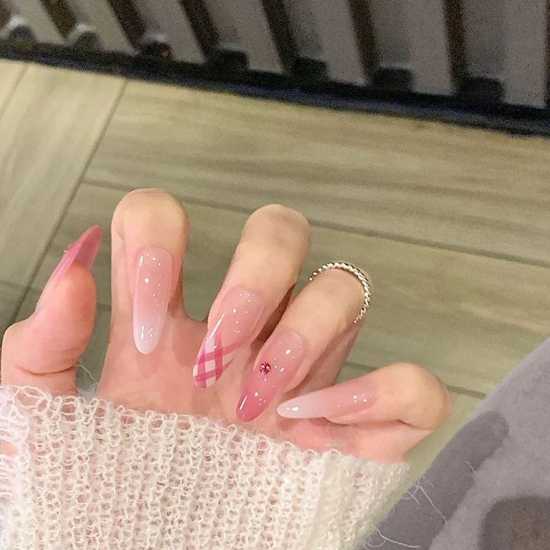 Kunstvolle Nageldesigns mit Katzenmotiv Brehn
