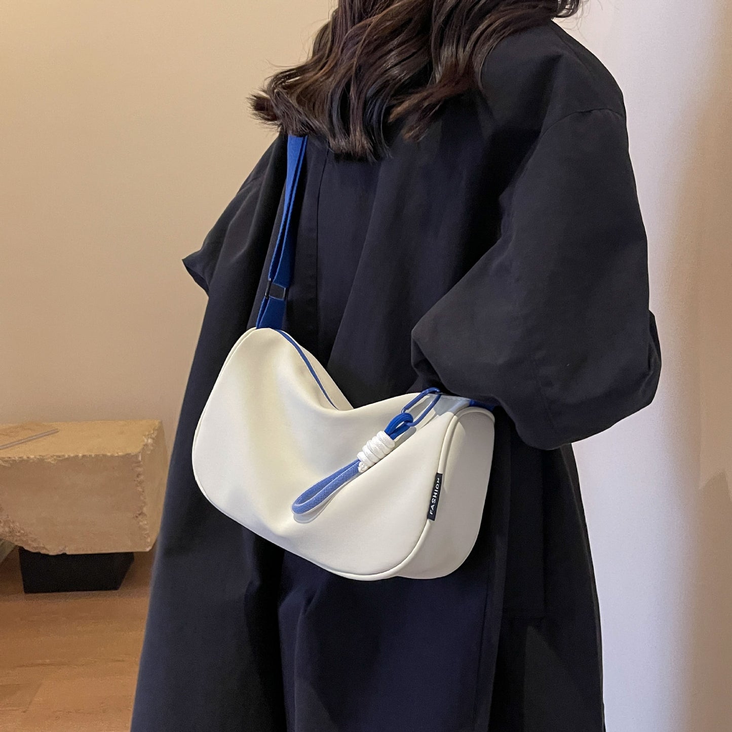 Modische Schultertasche mit Verstellbarem Tragegurt Brehn