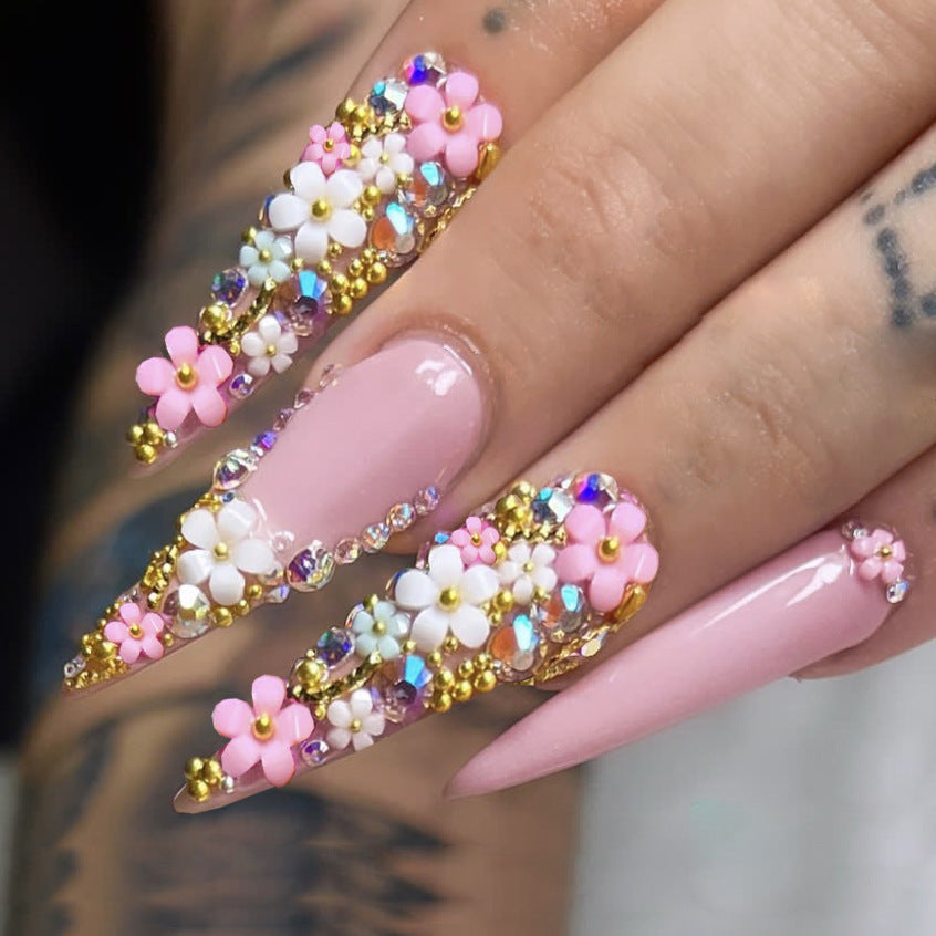Kunstnagelset mit floralen 3D-Verzierungen und Glitzer Brehn