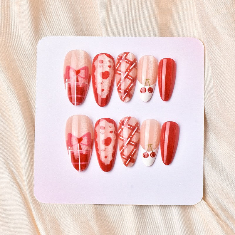 Kunstnagelset mit verspielten Herz- und Kirschmotiven Brehn
