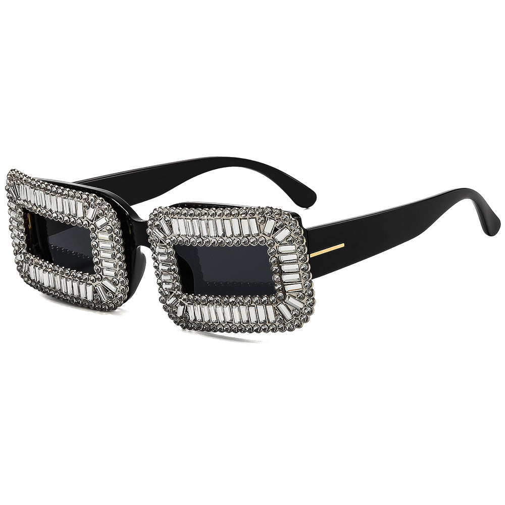 Damen Designer-Sonnenbrille mit extravaganten Nietenverzierungen Brehn