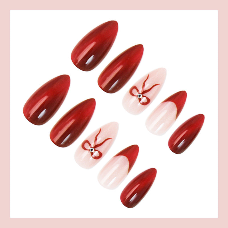 Kunstnagelset mit luxuriösen Ombre-Effekten und filigranen Schleifen Brehn