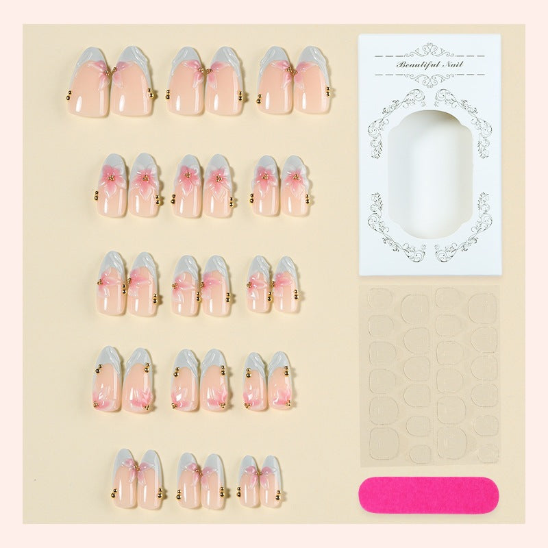 Kreatives Kunstnagelset mit zarten Blüten-Design und Glitzerakzenten Brehn