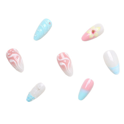 Kunstnagelset mit floralen und muschelförmigen Designs Brehn