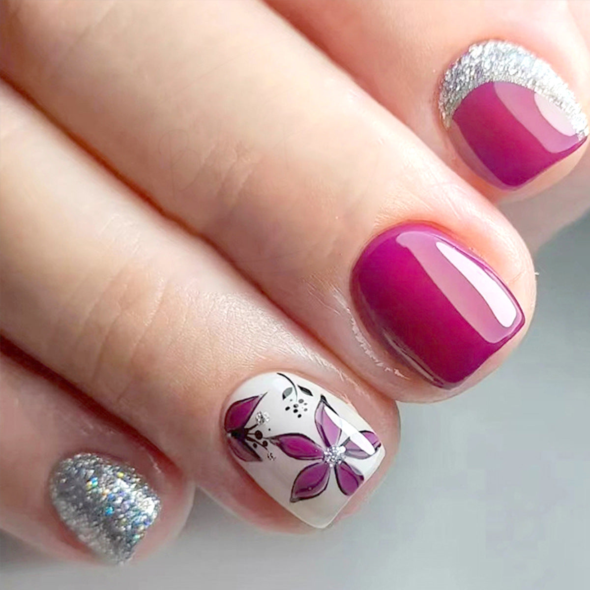 Elegantes Florales Press-On Nagelkunst Set Brehn