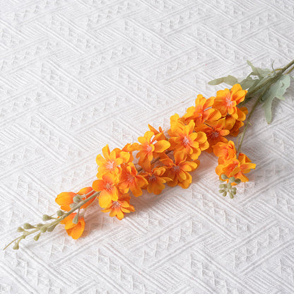 Dekorativer Kunstblumenstrauß