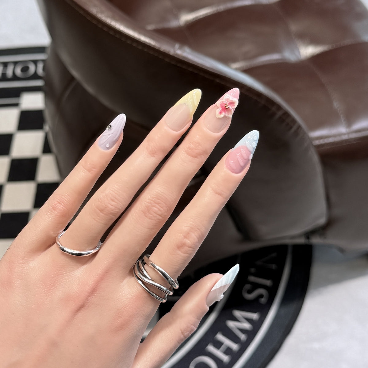Künstlerisches Floral Stiletto Press-On Nagel Set Brehn