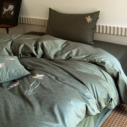 Premium-Bettbezug-Garnitur aus Baumwollsatin mit gewebtem Wellenjacquard und Koi-Stickerei