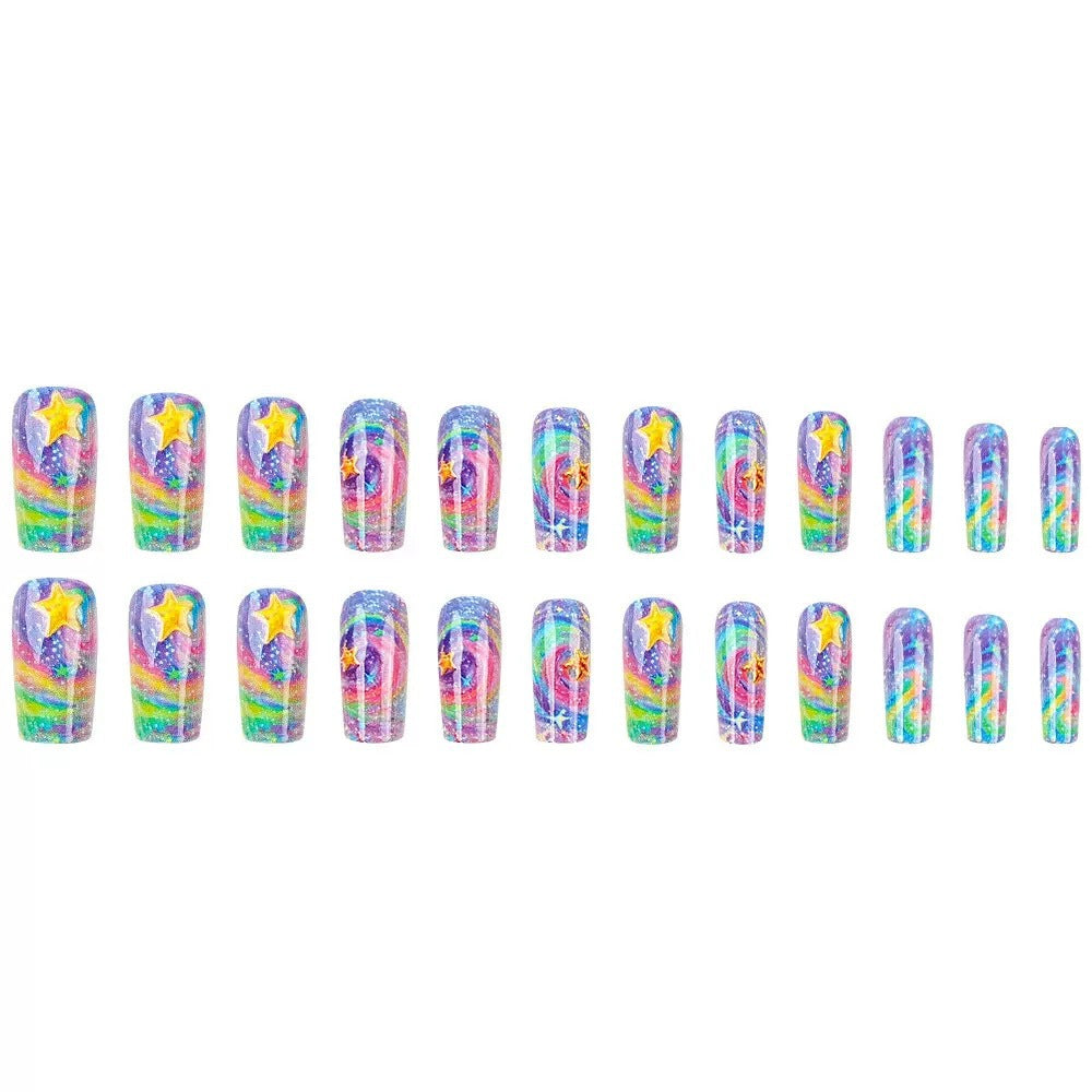 Glitzerndes Kunstnagelset mit buntem Spiral-Design und Sternenakzenten Brehn