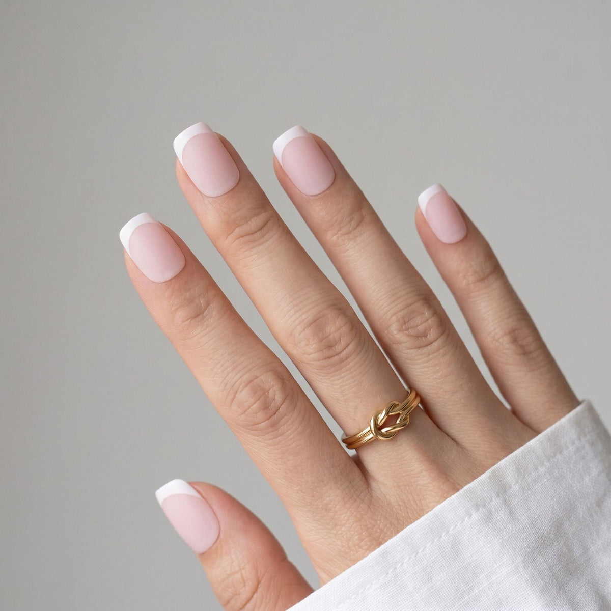 Matte French Tip Press-On Nail Set Brehn