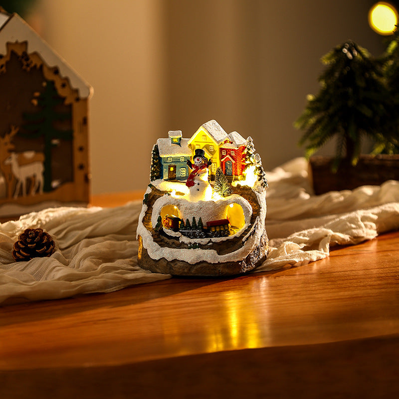 Beleuchtete Weihnachtsdorf-Szene mit Schneemann Brehn
