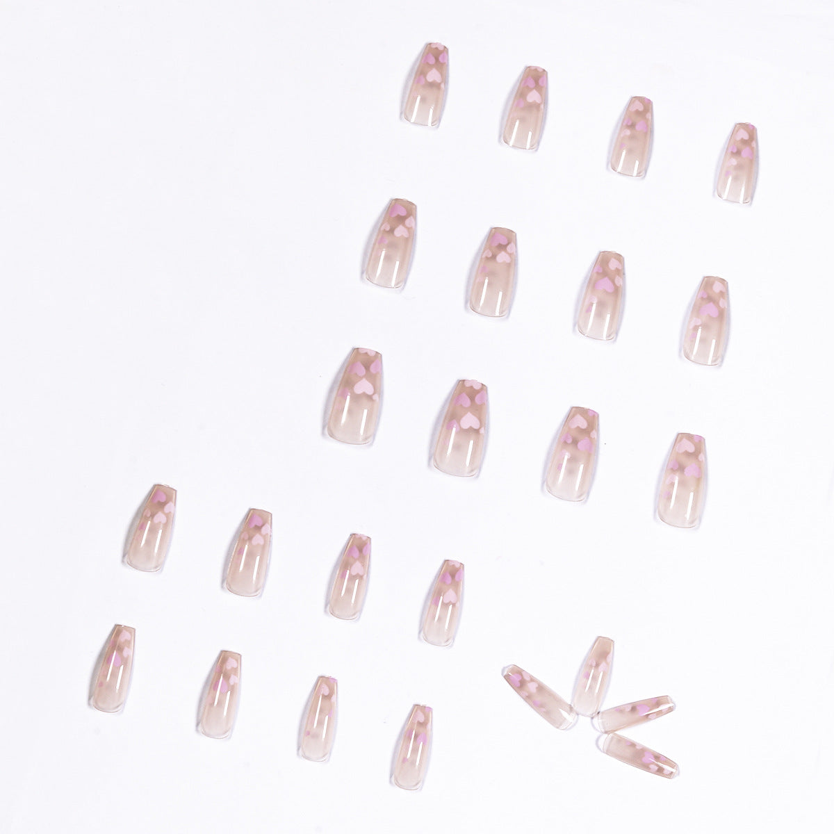 Kunstvolle Nagelkunst mit Herzmuster Brehn