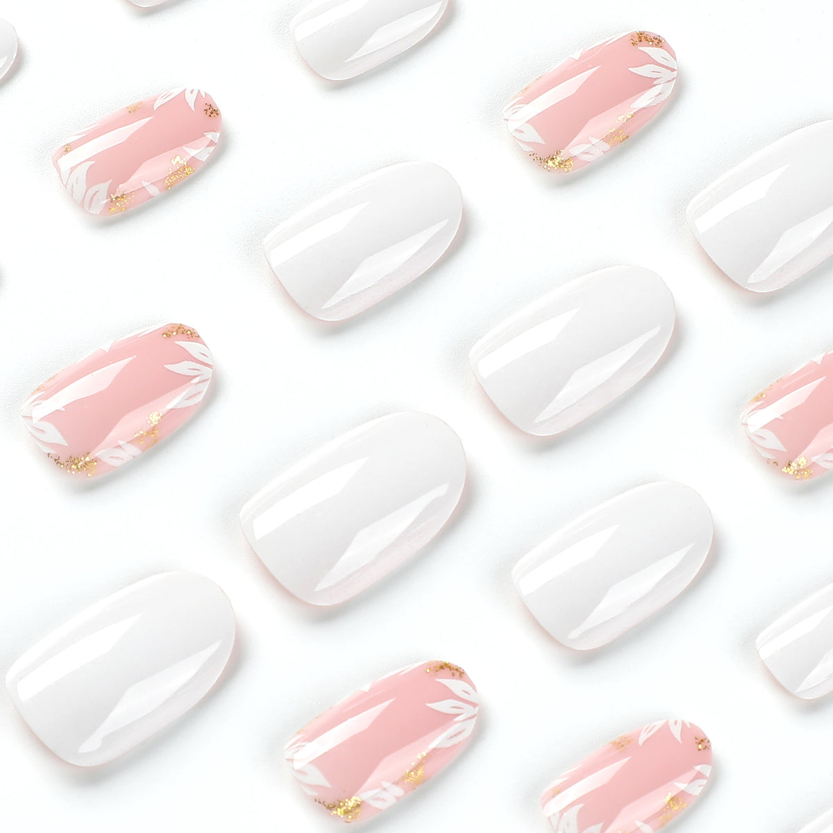Kunstvolle Nageldesigns mit Glitzer und floralem Akzent Brehn