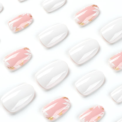 Kunstvolle Nageldesigns mit Glitzer und floralem Akzent Brehn