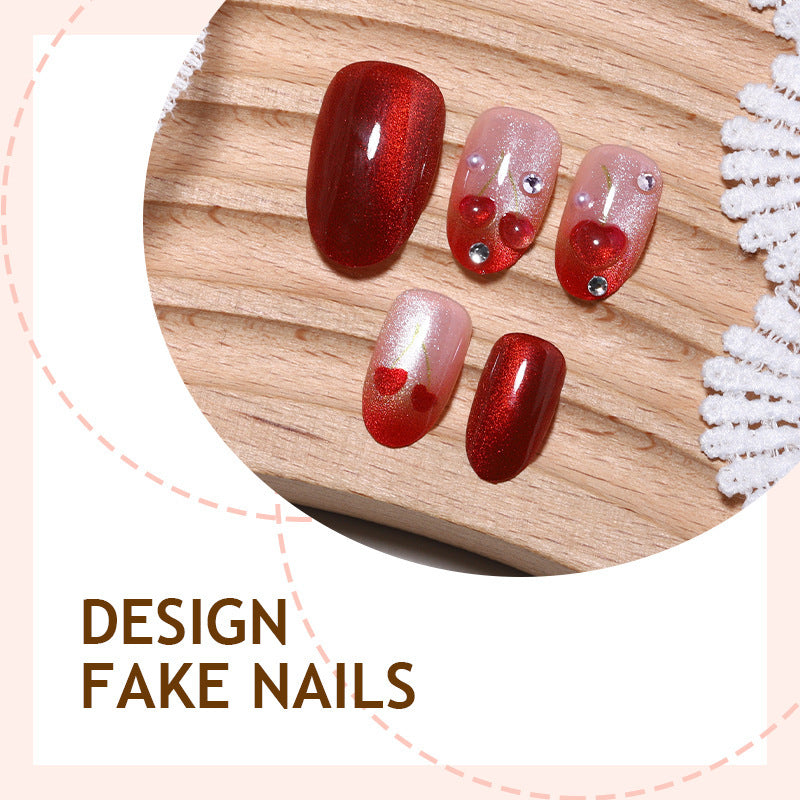 Kunstnagelset mit glamourösen Akzenten und kreativen Herz-Motiven Brehn