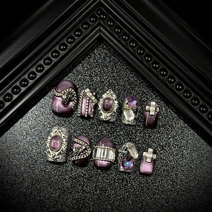 Elegantes, mit Edelsteinen verziertes Press-On-Nagelset