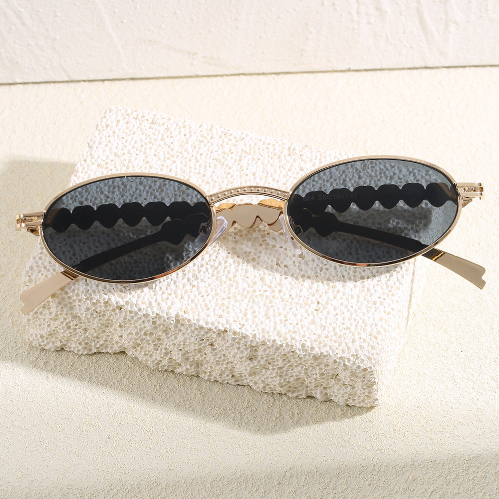 Modische Sonnenbrille mit Ovalem Rahmen und Luxuriösem Akzent Brehn
