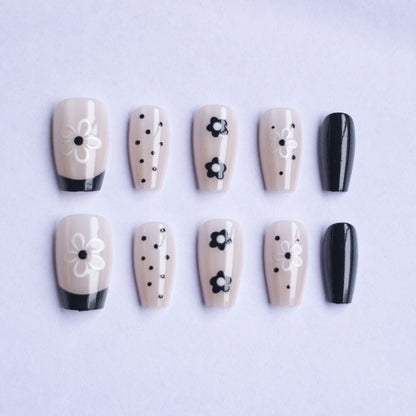 Stylisches Blumen-Nagelkunst-Set