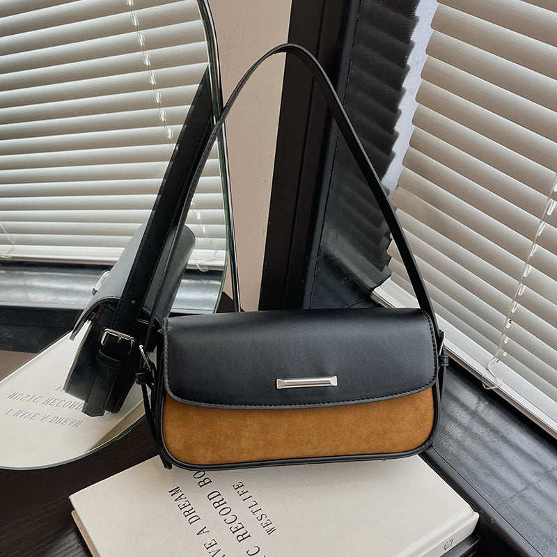 Wildleder- und Leder-Schultertasche