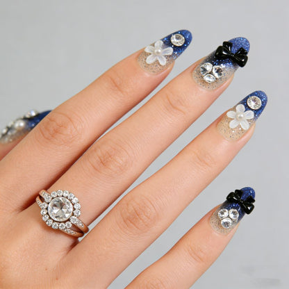 Dekorative Glam Nagelspitzen