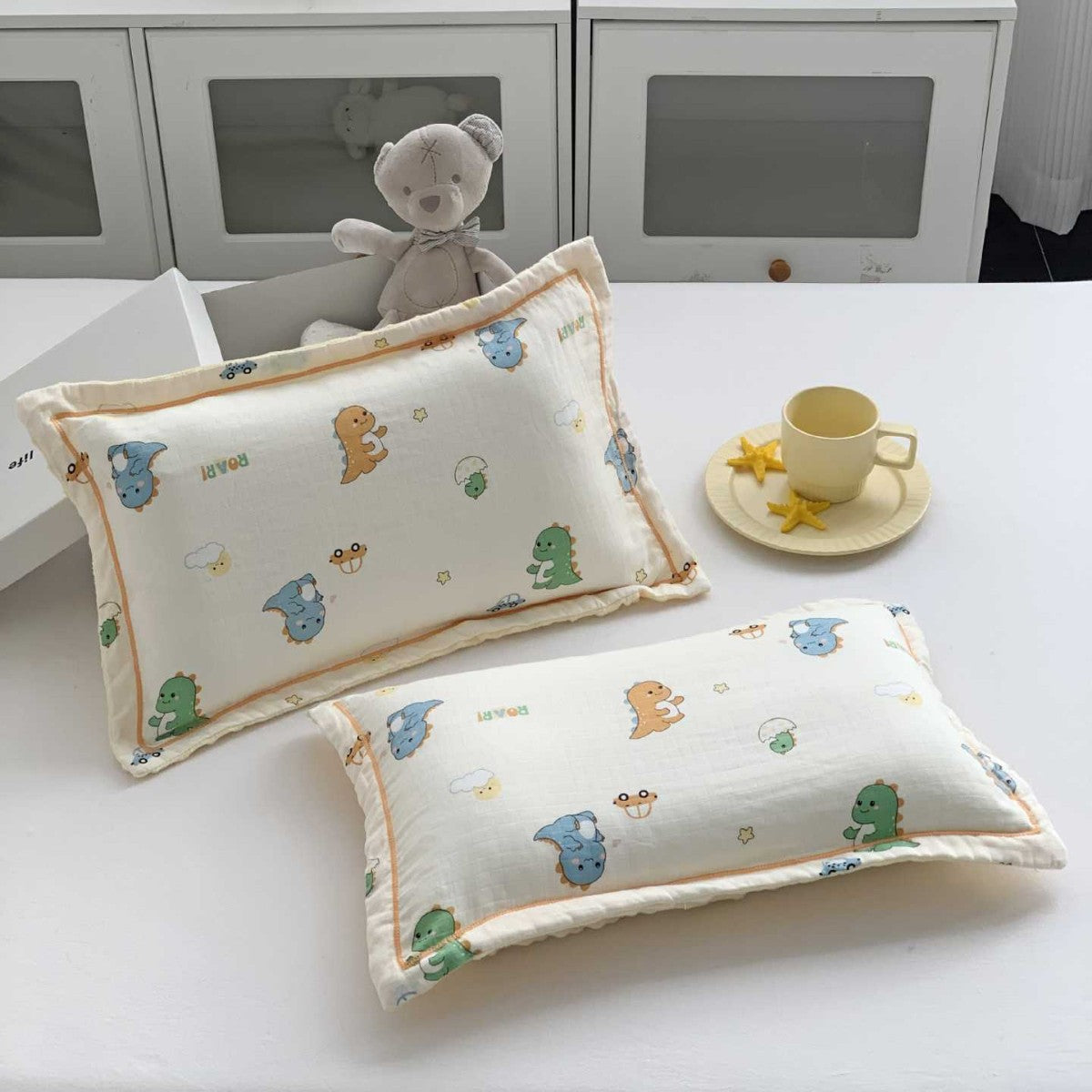 Baby Musselin Kissen Set mit Bärenmotiv & weichem Gaze-Rüschensamt