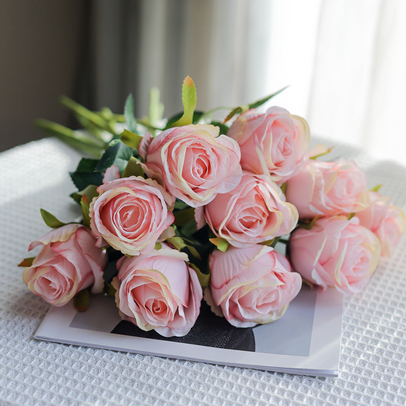 Künstlicher Rosenstrauß