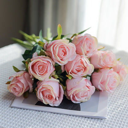Künstlicher Rosenstrauß
