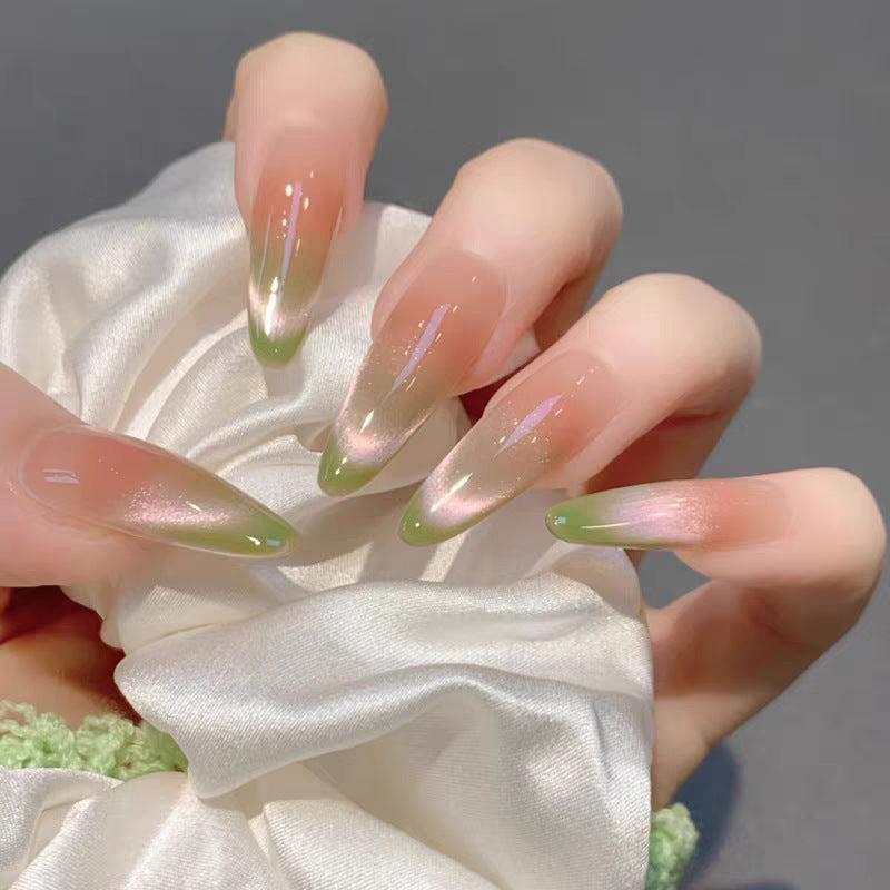 Dekoratives Press-On Nail Art Set mit niedlichen Schleifenakzenten Brehn