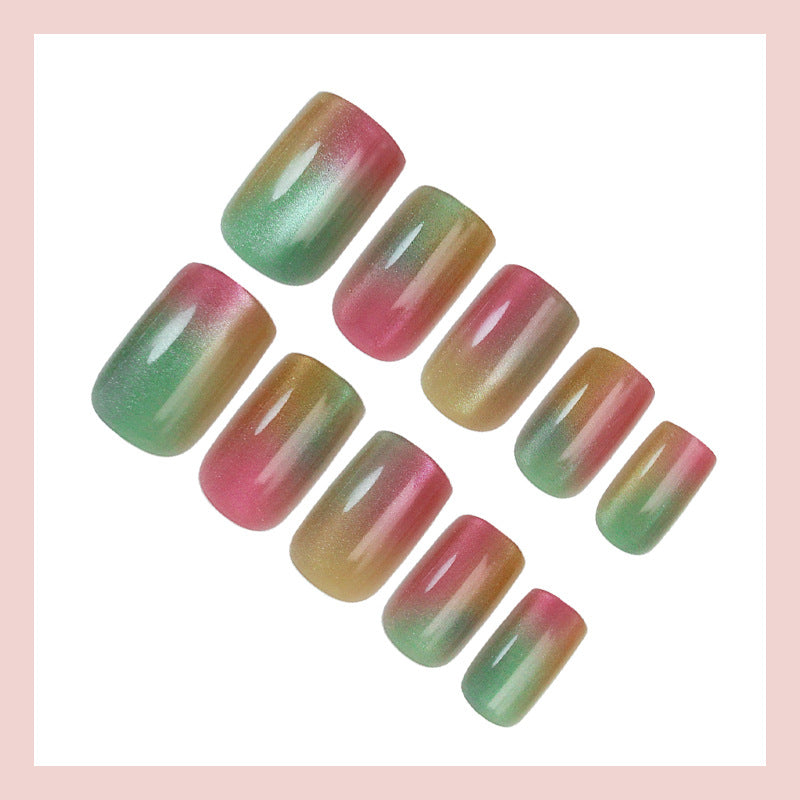 Kunstnagelset mit schimmernden Ombre-Effekten Brehn