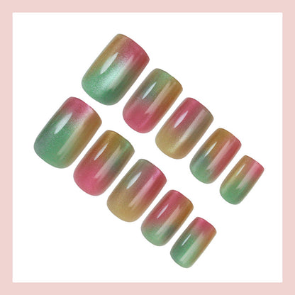 Kunstnagelset mit schimmernden Ombre-Effekten Brehn