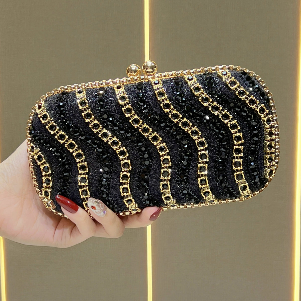 Luxuriöse bestickte Abendclutch