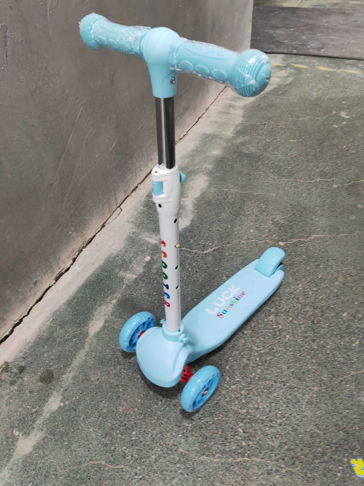Robuster dreirädriger Kick-Scooter Brehn