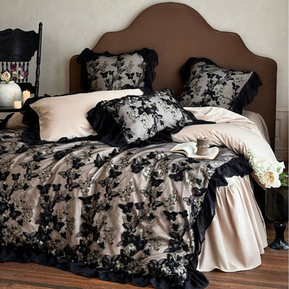 Luxuriöses romantisches Bettwäsche-Set mit bestickten Schmetterlingen und chiffonen Rüschen
